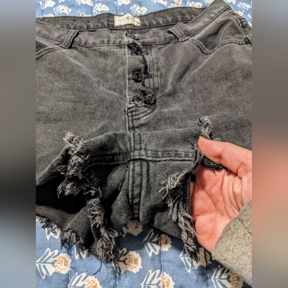 Umgee High Waist Faded Black Distressed Cut Off Jean Shorts sz 5/6 Festival - Picture 2 of 9